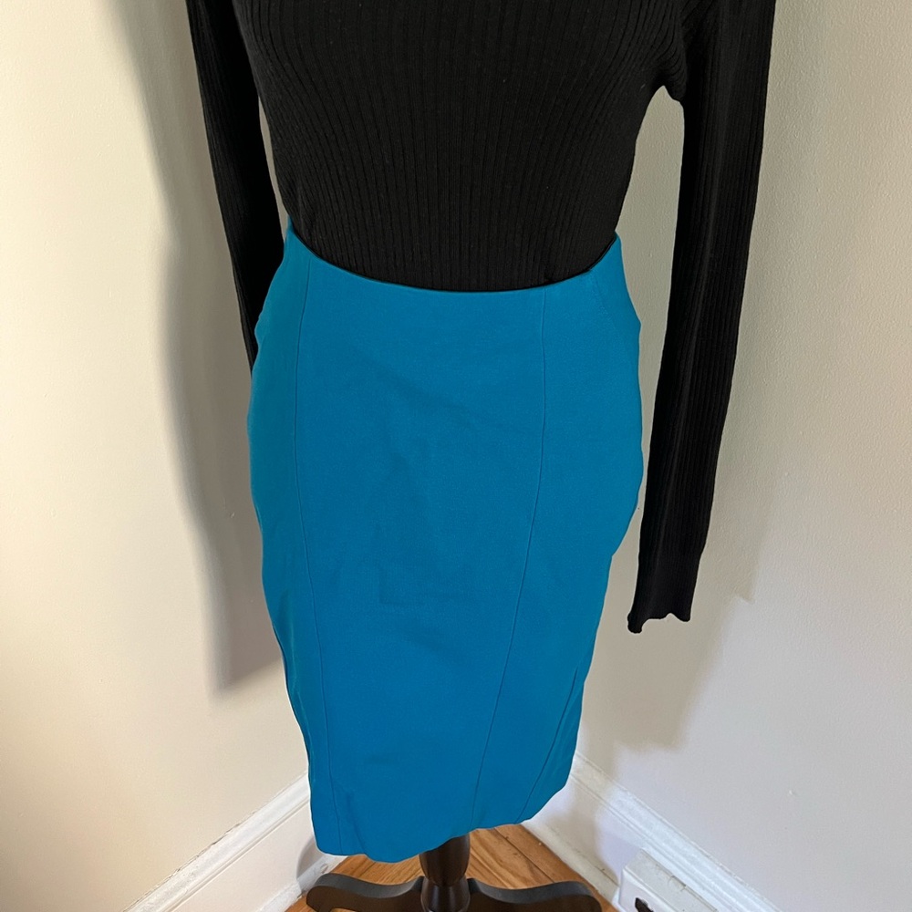 Sale! EUC Pencil skirt.